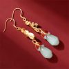 Aretes colgantes con flor de magnolia de jade Jade Magnolia Flower Dangle Earrings