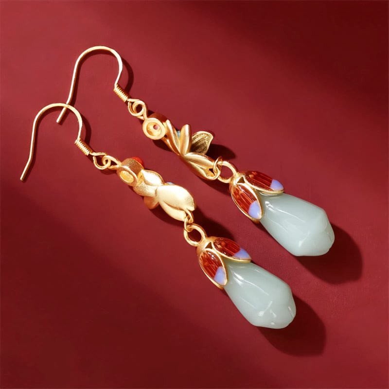 Aretes colgantes con flor de magnolia de jade Jade Magnolia Flower Dangle Earrings
