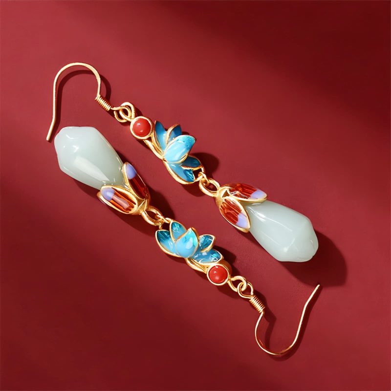 Aretes colgantes con flor de magnolia de jade Jade Magnolia Flower Dangle Earrings