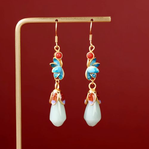 Aretes colgantes con flor de magnolia de jade Aretes colgantes con flor de magnolia de jade