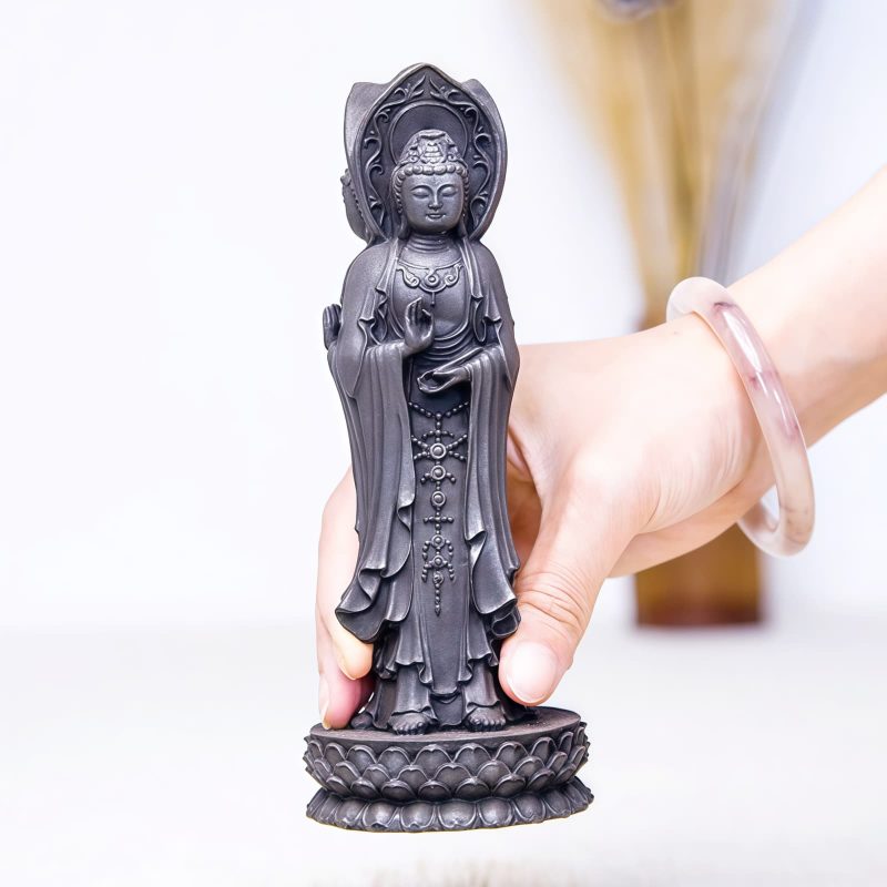 Patung Kwan Yin Bubuk Besi Berkarat - Simbol Kasih Sayang Tiga Wajah Rusty Iron Powder Kwan Yin Statue - Three-Faced Compassion Symbol
