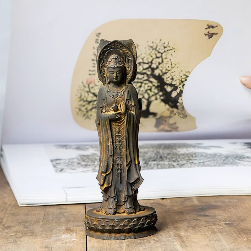 Patung Kwan Yin Bubuk Besi Berkarat - Simbol Kasih Sayang Tiga Wajah Rusty Iron Powder Kwan Yin Statue - Three-Faced Compassion Symbol