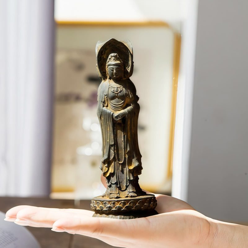 Patung Kwan Yin Bubuk Besi Berkarat - Simbol Kasih Sayang Tiga Wajah Rusty Iron Powder Kwan Yin Statue - Three-Faced Compassion Symbol