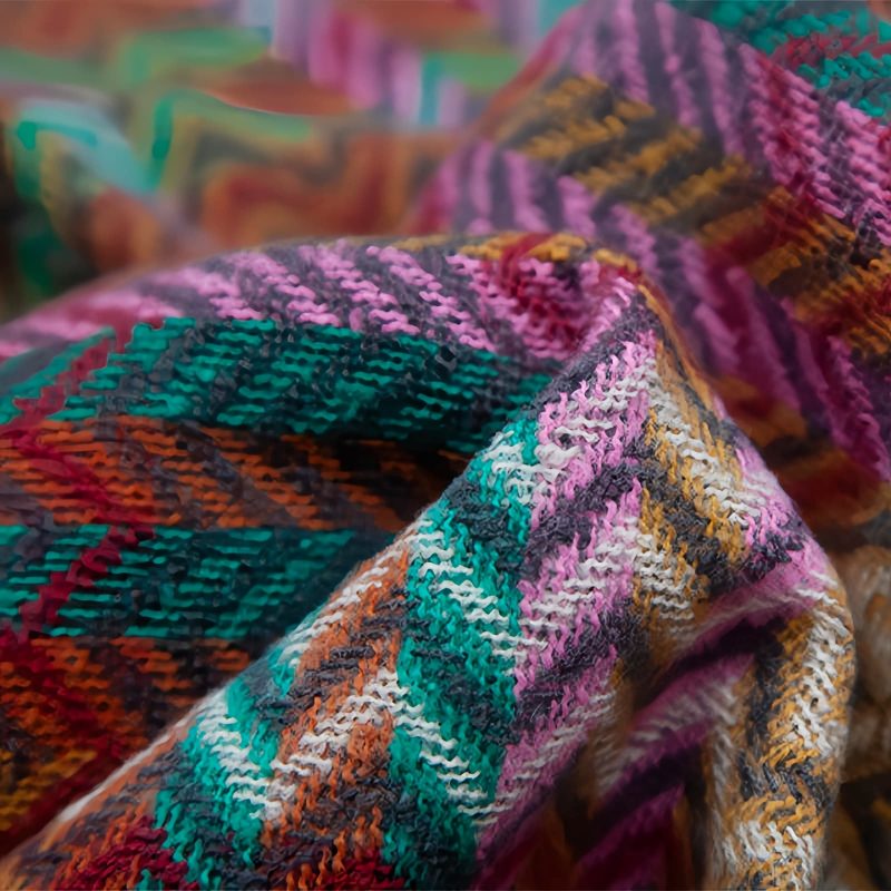 Chale Tibetano con Borlas Onduladas y Colores Vibrantes Tibetan Colorful Wavy Tassel Shawl