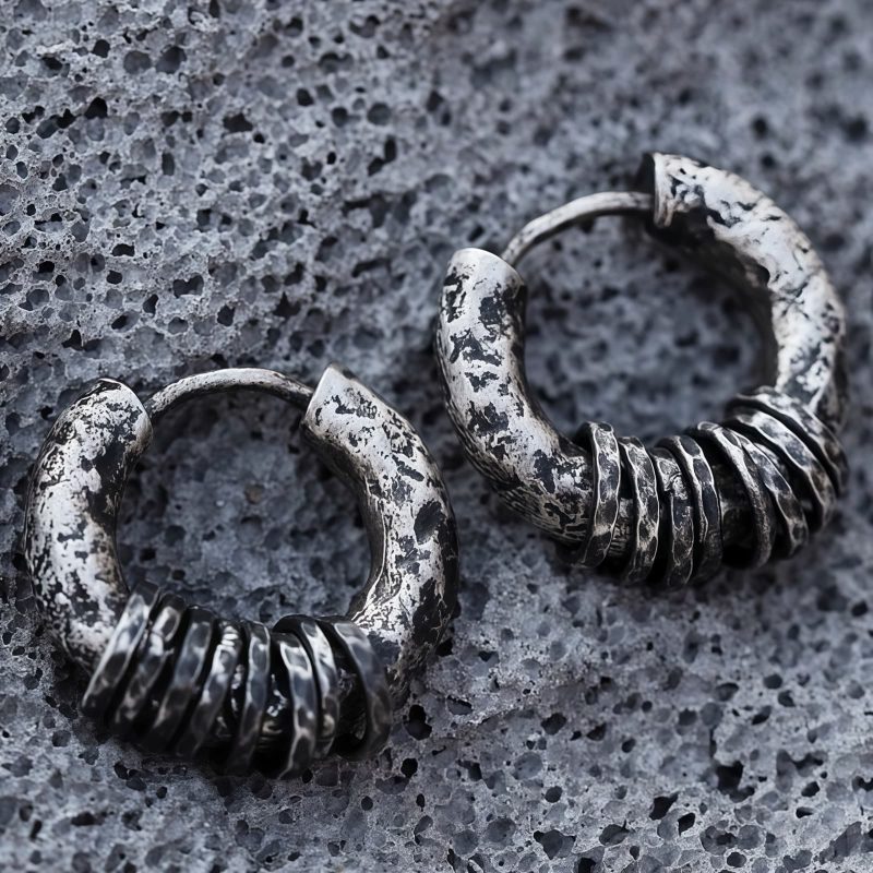 Aretes de Plata Tibetana Martillados a Mano para Protección Hand-hammered Tibetan Silver Protection Earrings