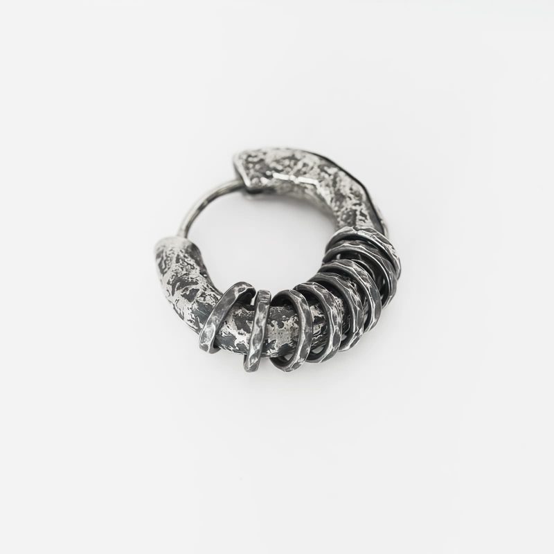 Aretes de Plata Tibetana Martillados a Mano para Protección Hand-hammered Tibetan Silver Protection Earrings