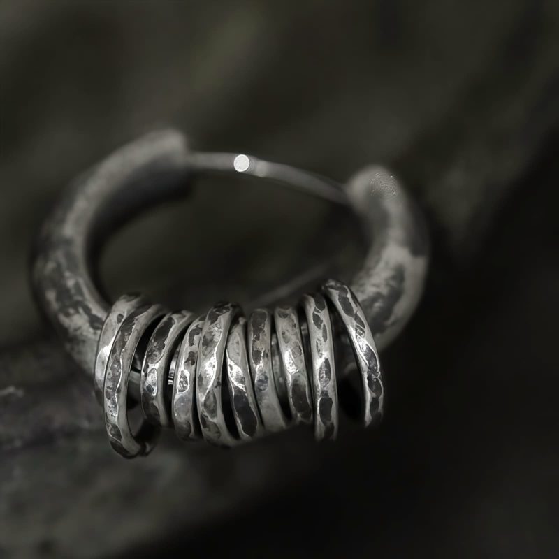 Aretes de Plata Tibetana Martillados a Mano para Protección Hand-hammered Tibetan Silver Protection Earrings