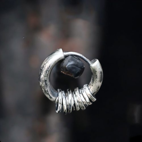 Aretes de Plata Tibetana Martillados a Mano para Protección Aretes de Plata Tibetana Martillados a Mano para Protección