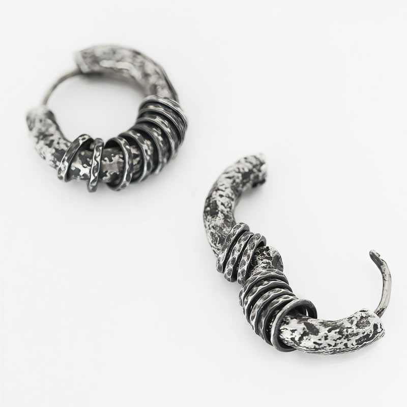 Aretes de Plata Tibetana Martillados a Mano para Protección Hand-hammered Tibetan Silver Protection Earrings