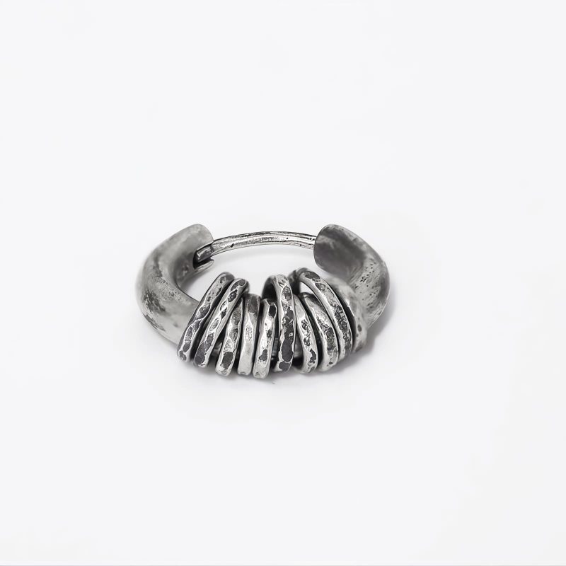 Aretes de Plata Tibetana Martillados a Mano para Protección Hand-hammered Tibetan Silver Protection Earrings