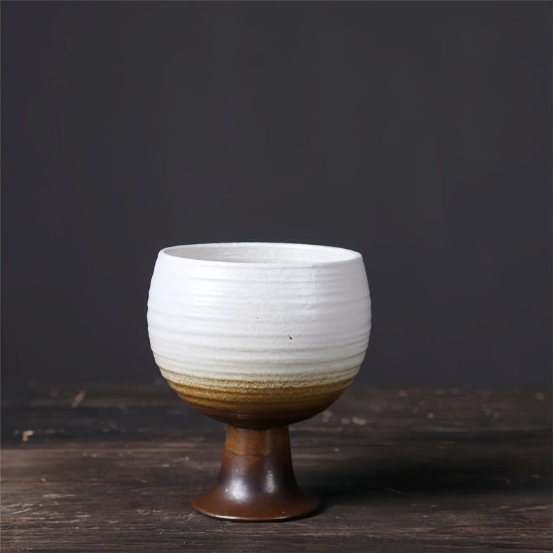 Taza de Vino de Cerámica Elegante con Diseño de Cáliz Elegant Ceramic Wine Mug with Goblet Design