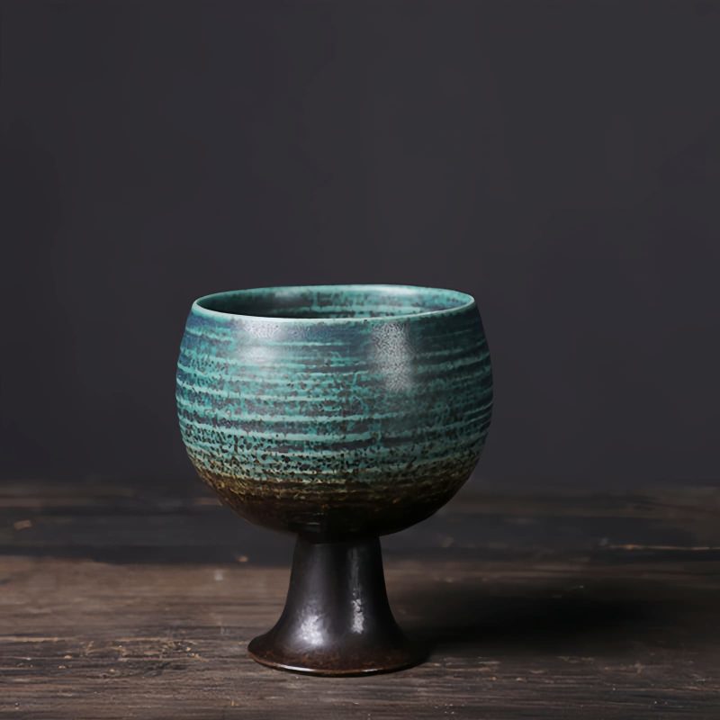 Taza de Vino de Cerámica Elegante con Diseño de Cáliz Elegant Ceramic Wine Mug with Goblet Design