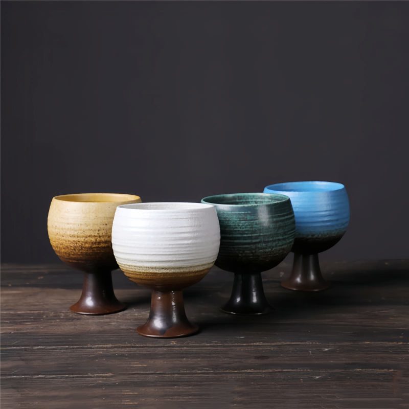 Taza de Vino de Cerámica Elegante con Diseño de Cáliz Elegant Ceramic Wine Mug with Goblet Design
