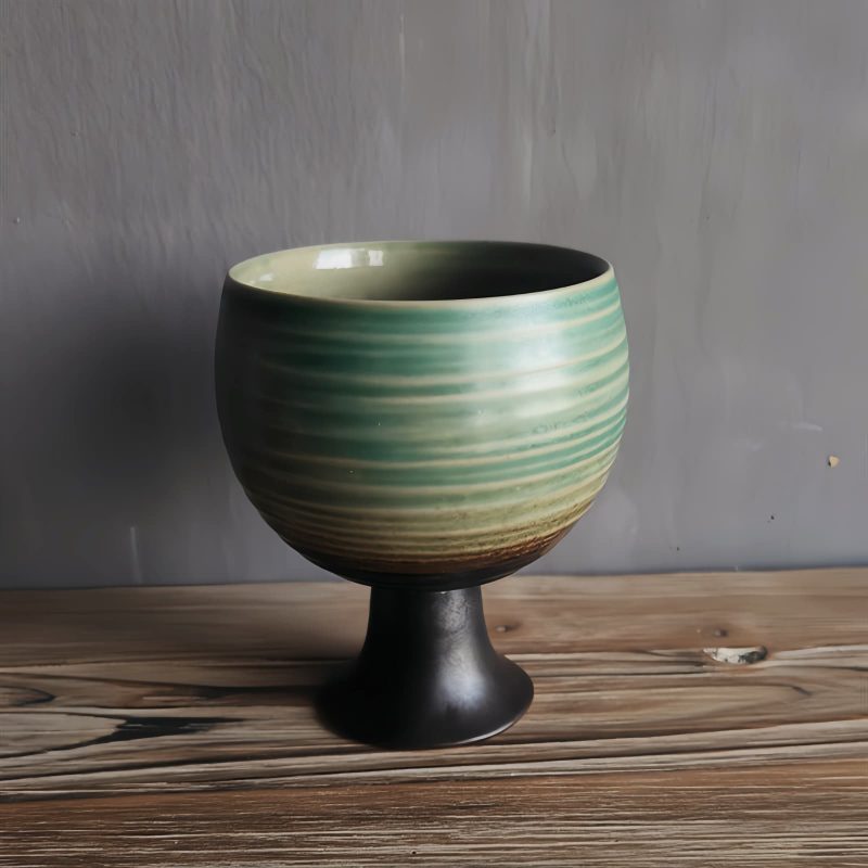 Taza de Vino de Cerámica Elegante con Diseño de Cáliz Elegant Ceramic Wine Mug with Goblet Design