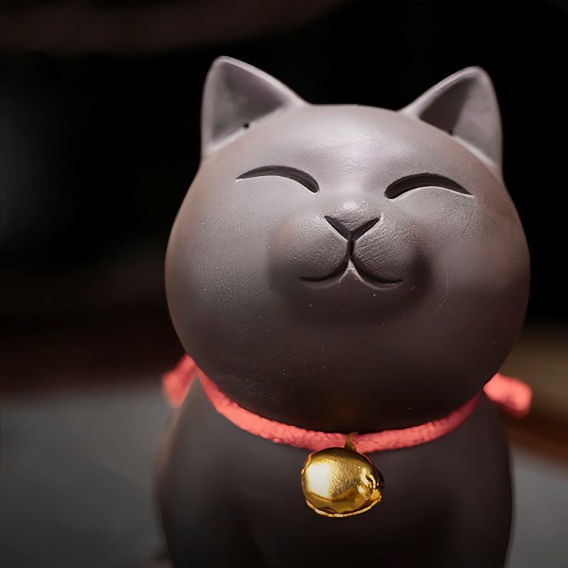 Figura de Gato de Arcilla Morada para Decoración de Escritorio Purple Clay Cat Figurine Desk Decoration