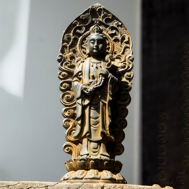 Dekorasi Patung Avalokitesvara dari Bubuk Besi Iron Powder Avalokitesvara Statue Decoration