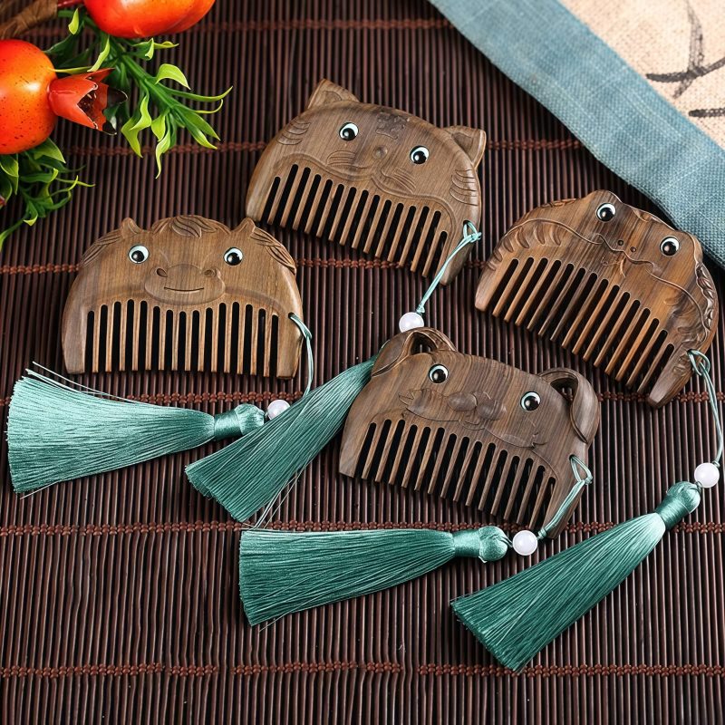 مشط جيبي من خشب الصندل الأخضر حسب الأبراج الصينية Chinese Zodiac Green Sandalwood Portable Comb