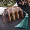 مشط من خشب الصندل الأخضر المنقوش بزهر الخوخ وسمكة الكوي Green Sandalwood Plum Blossom Koi Fish Engraved Comb