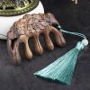 مشط من خشب الصندل الأخضر المنقوش بزهر الخوخ وسمكة الكوي Green Sandalwood Plum Blossom Koi Fish Engraved Comb