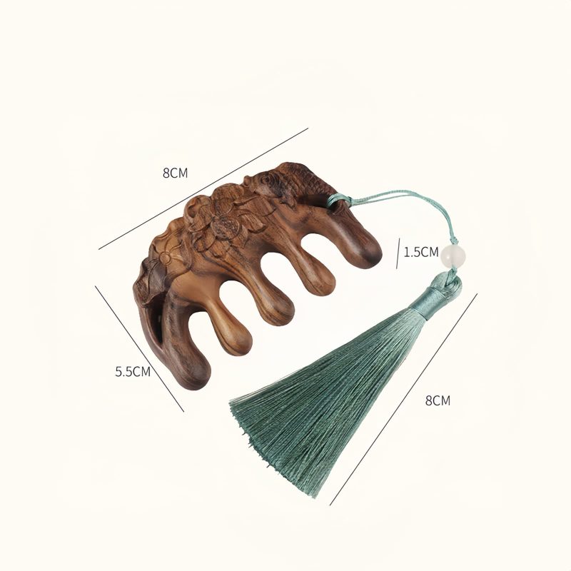 مشط من خشب الصندل الأخضر المنقوش بزهر الخوخ وسمكة الكوي Green Sandalwood Plum Blossom Koi Fish Engraved Comb