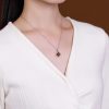 قلادة الحماية من الفضة الإسترليني 925 مع حجر الجارنيت على شكل برسيم بأربع أوراق 925 Silver Garnet Four-leaf Clover Protection Necklace