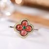 قلادة الحماية من الفضة الإسترليني 925 مع حجر الجارنيت على شكل برسيم بأربع أوراق 925 Silver Garnet Four-leaf Clover Protection Necklace
