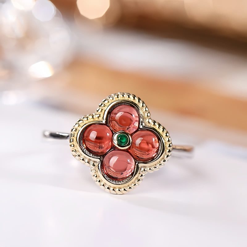قلادة الحماية من الفضة الإسترليني 925 مع حجر الجارنيت على شكل برسيم بأربع أوراق 925 Silver Garnet Four-leaf Clover Protection Necklace