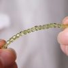 أسورة سلام من الفضة الإسترليني عيار 925 مع حجر البيريدوت 925 Silver Peridot Peace Anklet