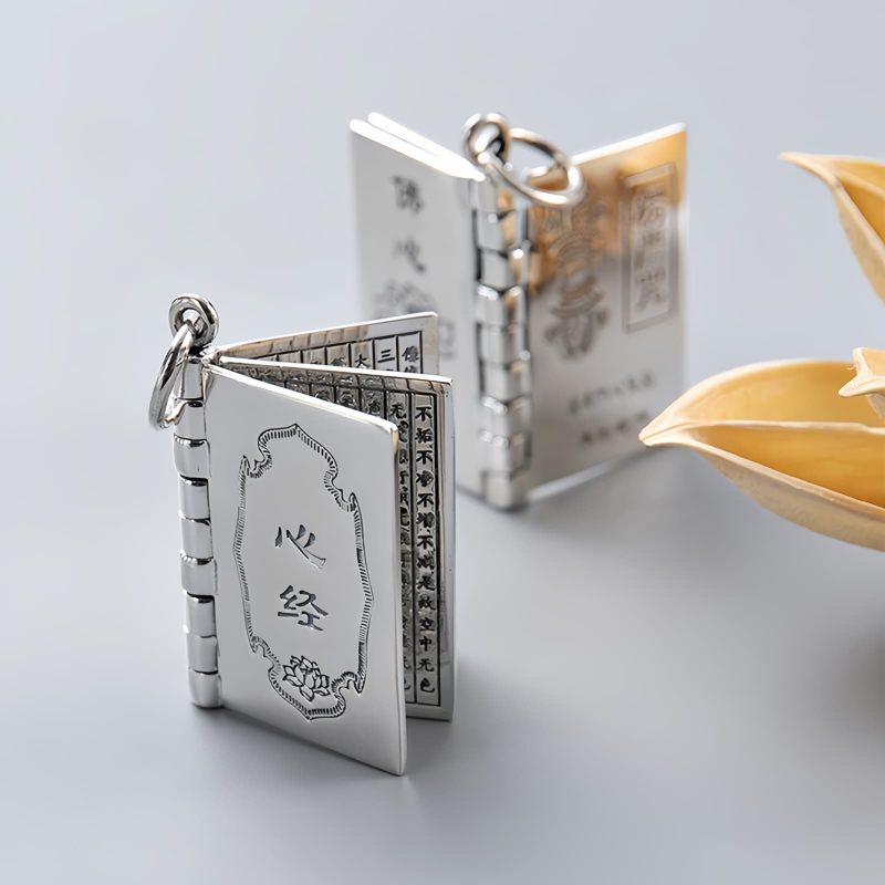 قلادة لوتس السلام من الفضة عيار 990 مع نقش سورة القلب 990 Silver Heart Sutra Lotus Peace Necklace