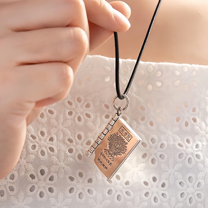 قلادة لوتس السلام من الفضة عيار 990 مع نقش سورة القلب 990 Silver Heart Sutra Lotus Peace Necklace