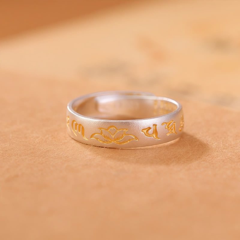 Anillo de Loto 'Om Mani Padme Hum' en Plata de Ley 999 999 Sterling Silver Lotus 'Om Mani Padme Hum' Ring
