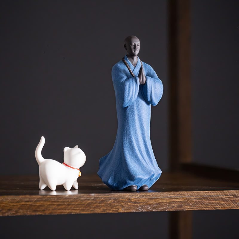 Dekorasi Patung Biksu Meditasi Keramik yang Penuh Welas Asih Ceramic Compassion Meditating Monk Decoration