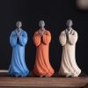 Dekorasi Patung Biksu Meditasi Keramik yang Penuh Welas Asih Ceramic Compassion Meditating Monk Decoration