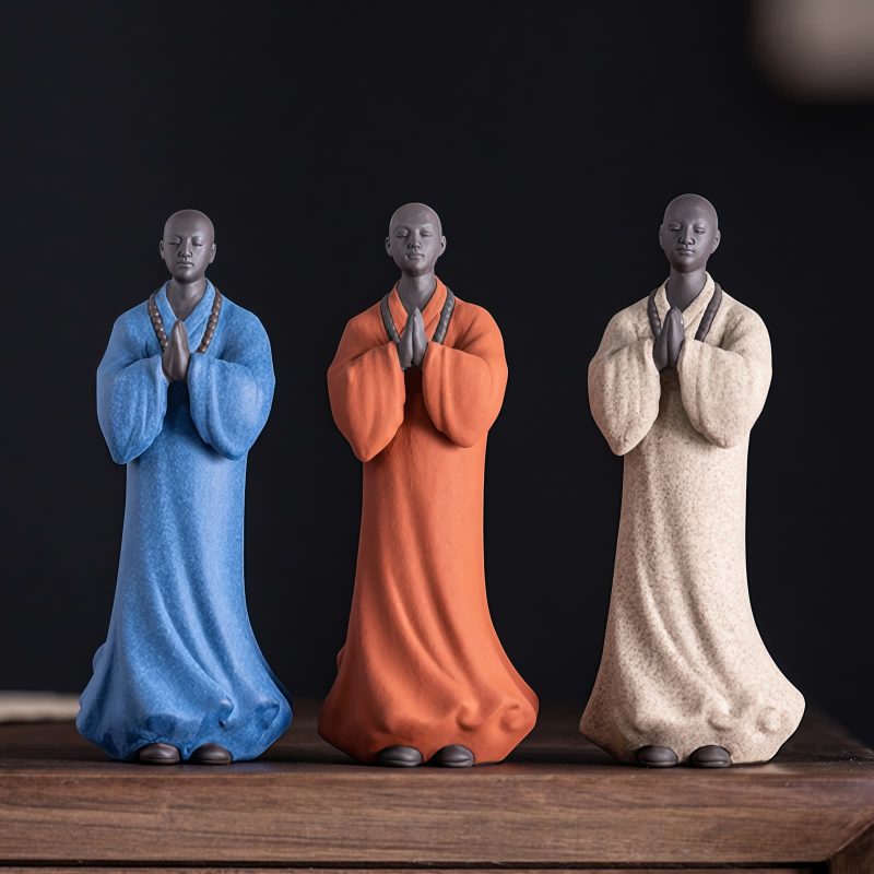 Dekorasi Patung Biksu Meditasi Keramik yang Penuh Welas Asih Ceramic Compassion Meditating Monk Decoration