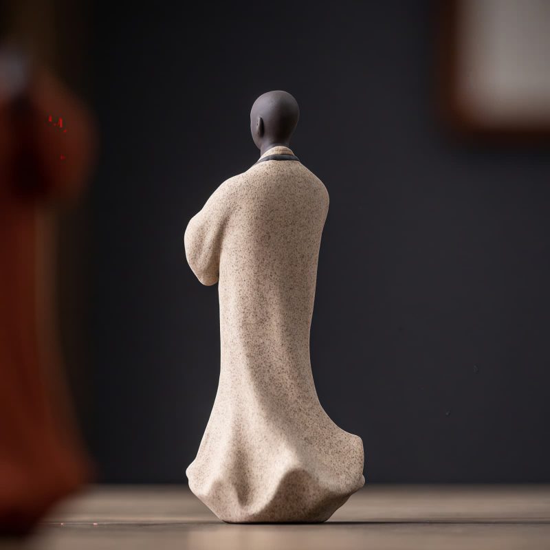Dekorasi Patung Biksu Meditasi Keramik yang Penuh Welas Asih Ceramic Compassion Meditating Monk Decoration