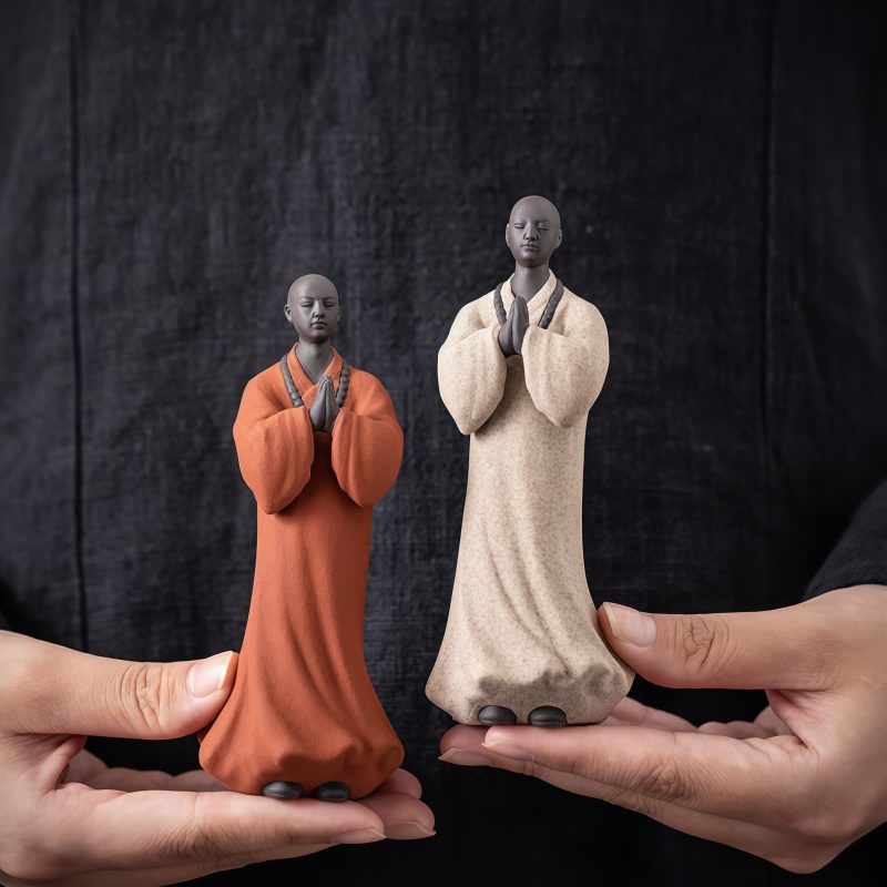 Dekorasi Patung Biksu Meditasi Keramik yang Penuh Welas Asih Ceramic Compassion Meditating Monk Decoration