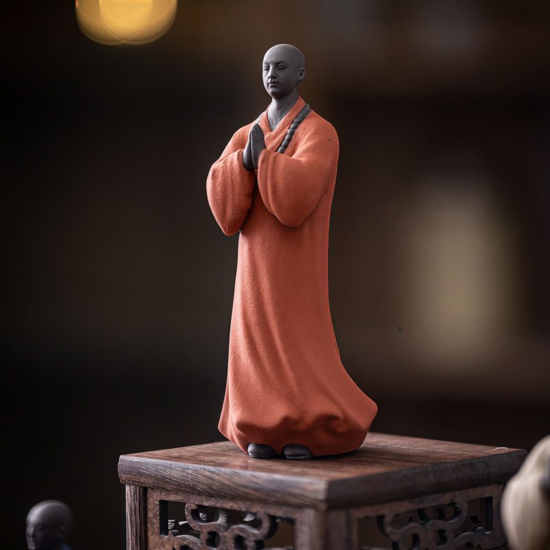 Dekorasi Patung Biksu Meditasi Keramik yang Penuh Welas Asih Ceramic Compassion Meditating Monk Decoration
