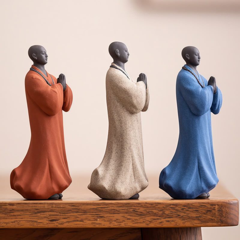 Dekorasi Patung Biksu Meditasi Keramik yang Penuh Welas Asih Ceramic Compassion Meditating Monk Decoration