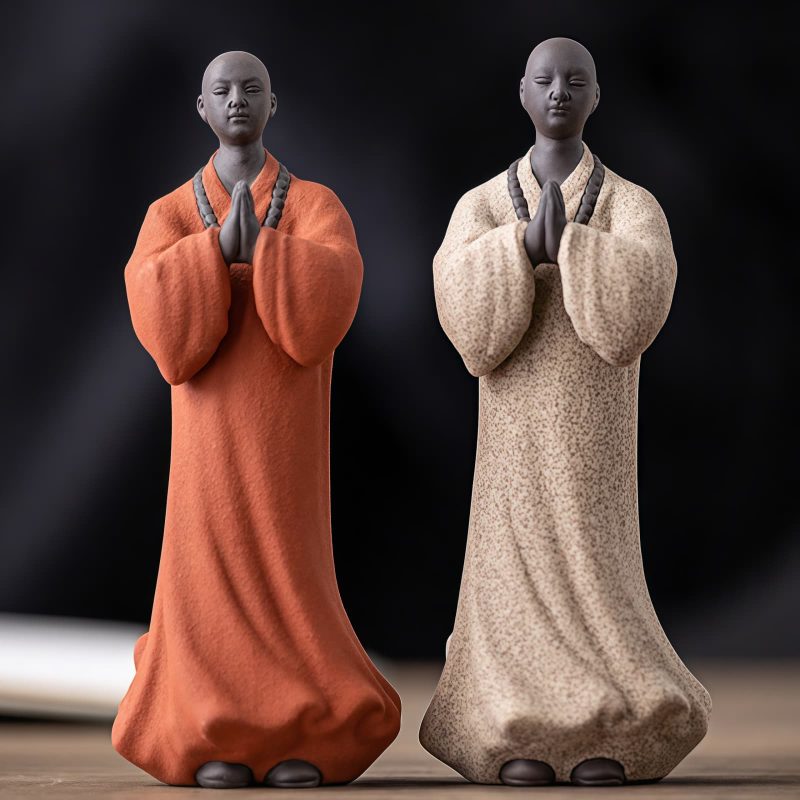 Dekorasi Patung Biksu Meditasi Keramik yang Penuh Welas Asih Ceramic Compassion Meditating Monk Decoration
