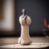 Dekorasi Patung Biksu Meditasi Keramik yang Penuh Welas Asih Ceramic Compassion Meditating Monk Decoration