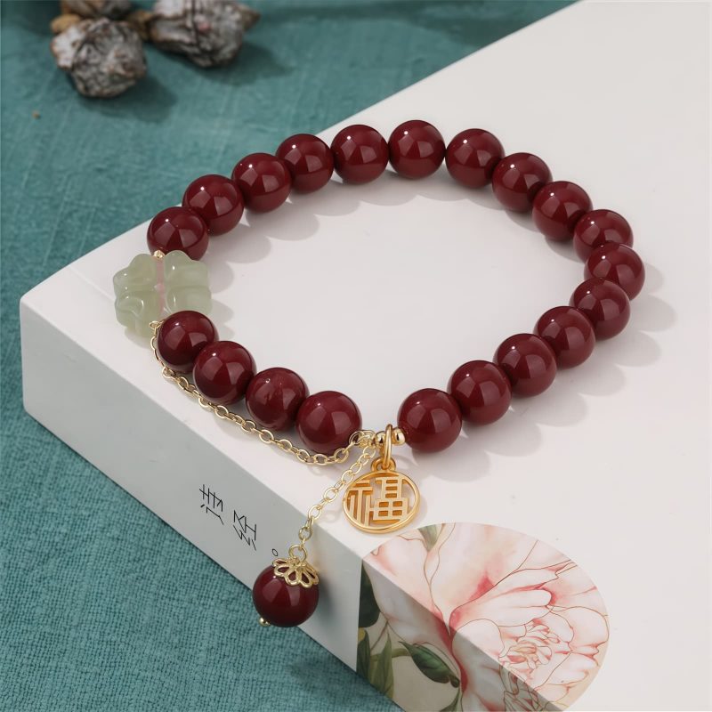 Pulsera de Trébol de la Suerte con Cinabrio y Jade de Hetian Cinnabar & Hetian Jade Lucky Clover Bracelet