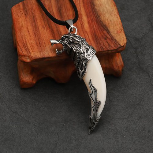 Collar con dije de diente de lobo de titanio imitación Collar con dije de diente de lobo de titanio imitación