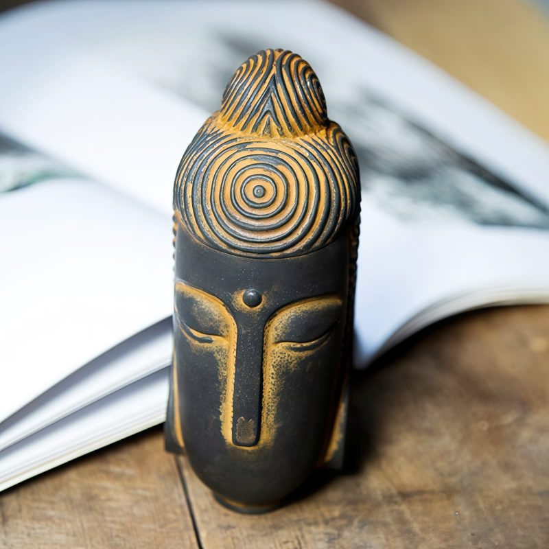 Estatua de Buda Meditando de Resina Fundida con Óxido Rust Cast Resin Meditating Buddha Statue