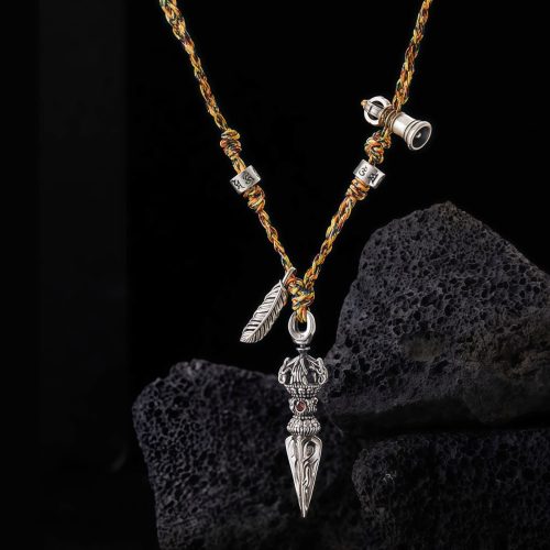Collar con dije de Dorje Vajra Om Mani Padme Hum en plata de ley 925 tibetana Collar con dije de Dorje Vajra Om Mani Padme Hum en plata de ley 925 tibetana