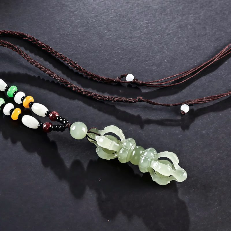 Collar con dije de Dorje Vajra de Jade Hetian Tibetano para el Éxito Tibetan Hetian Jade Dorje Vajra Success Necklace Pendant