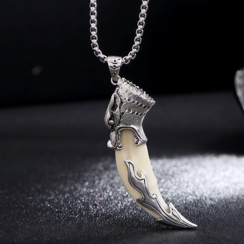 Collar con dije de diente de lobo de acero de titanio Titanium Steel Wolf Tooth Pendant Necklace