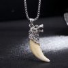 Collar con dije de diente de lobo de acero de titanio Titanium Steel Wolf Tooth Pendant Necklace