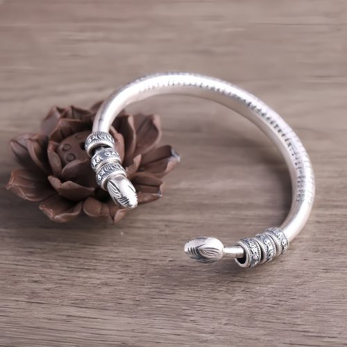 Pulsera de Meditación Om Mani Padme Hum en Plata de Ley 999 Pulsera de Meditación Om Mani Padme Hum en Plata de Ley 999