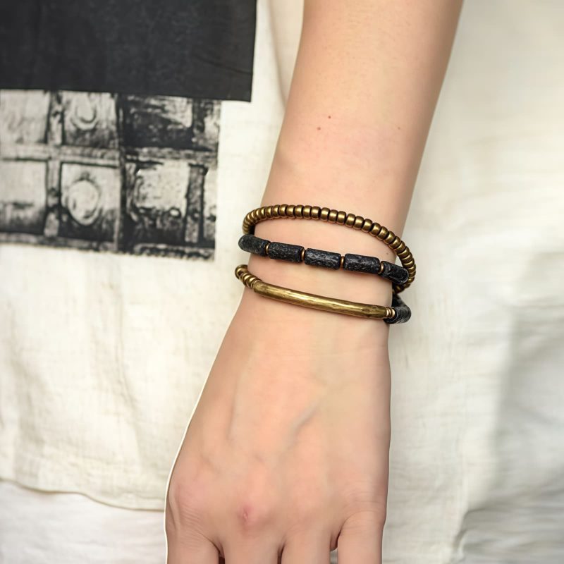 Pulsera Calmante de Vueltas Múltiples de Roca de Lava y Latón Lava Rock Brass Multi-Turn Calm Bracelet