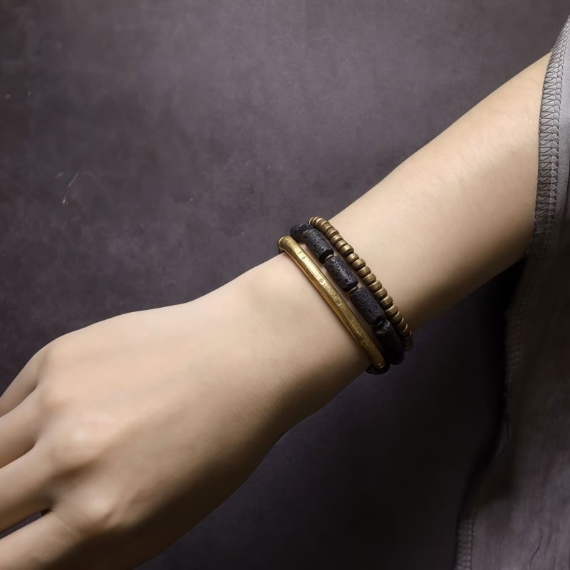 Pulsera Calmante de Vueltas Múltiples de Roca de Lava y Latón Lava Rock Brass Multi-Turn Calm Bracelet